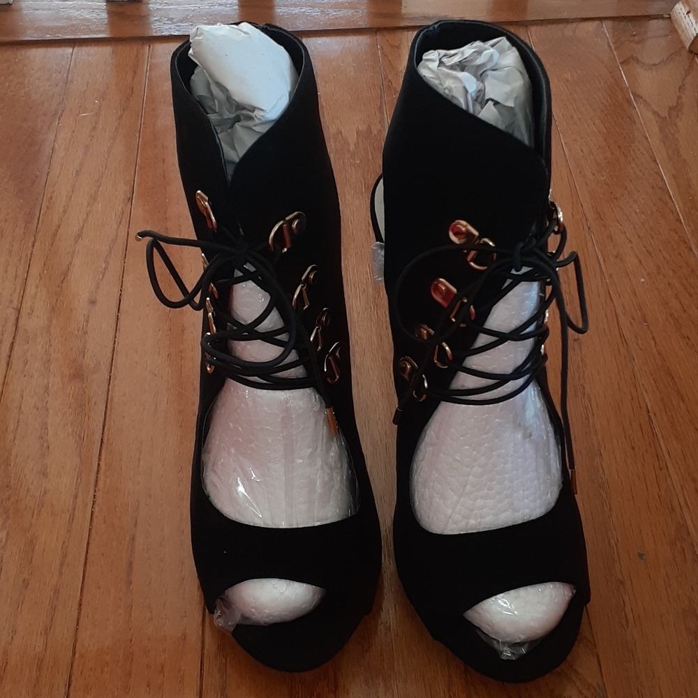 🥳🥳SOLD🥳🥳Dressy Black Sandals